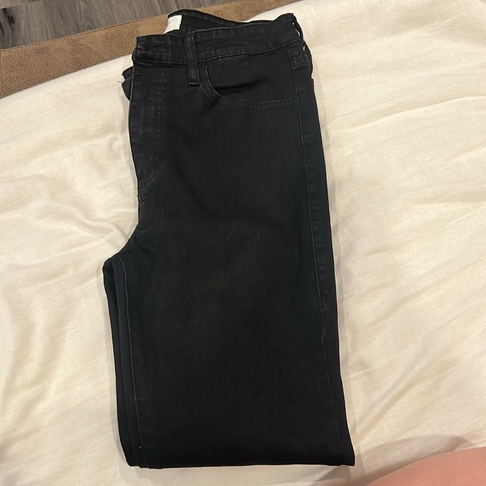 Black skinny ankle jeans very stretchy and leg fitting. Size 9